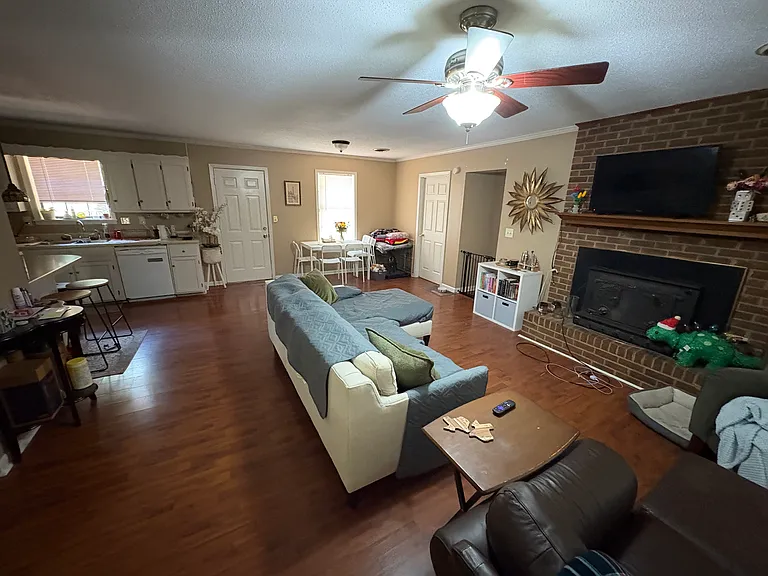 1001 Crawford Cir — Photo 12