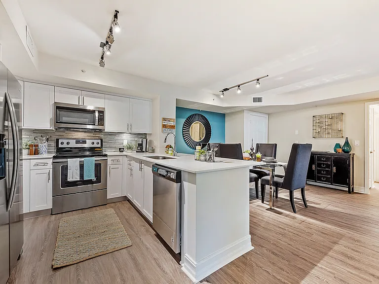 Crescent House Apartments — Photo 7