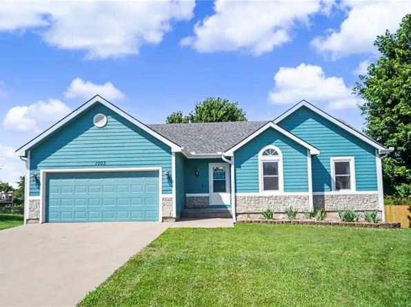1003 Lisa Ct, Baldwin City, KS 66006