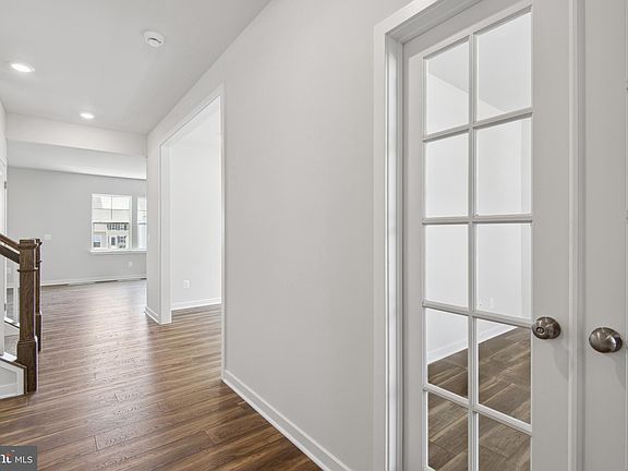 3rd image of 2143 Whithorn Hl Lot 1127
