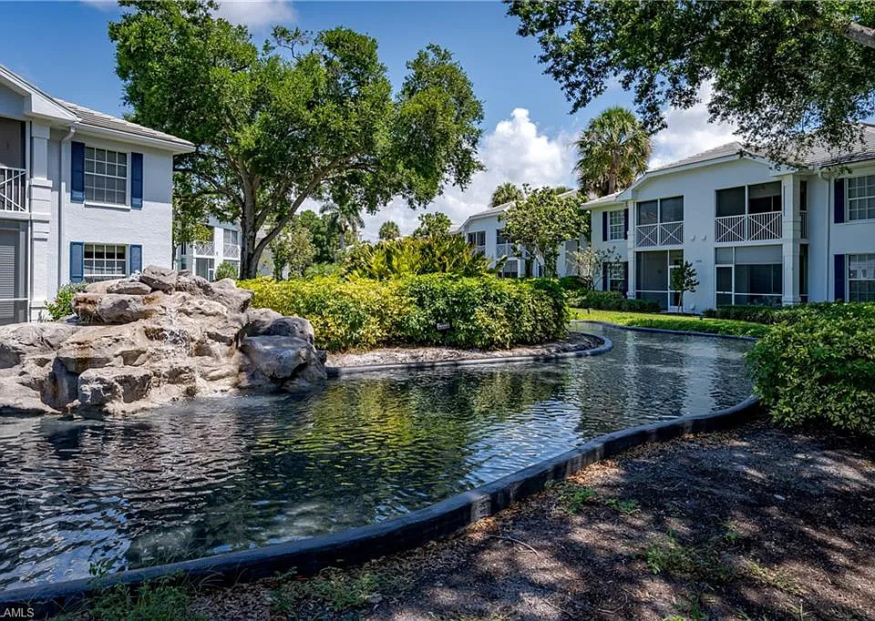 7046 Barrington Cir #202