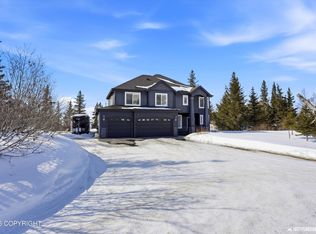 19296 Potter Highlands Dr, Anchorage, AK 99516