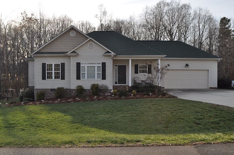 1st image of 158 Foy Ln
