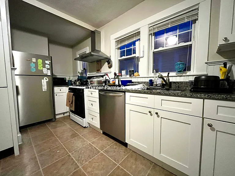 158 W Adams St #2 — Photo 3