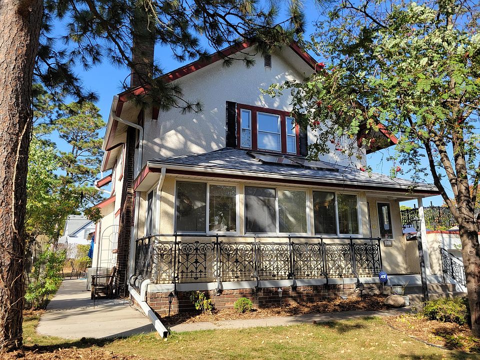 1st image of 217 14th Ave S