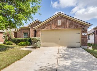 1701 Sparrow Ln, Aubrey, TX 76227