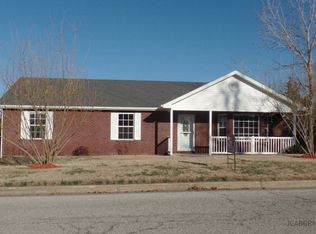 1909 Rolling Hills Dr, Jefferson City, MO 65109