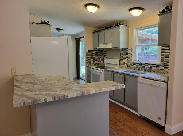 517 Augusta St, Mc Cormick, SC 29835