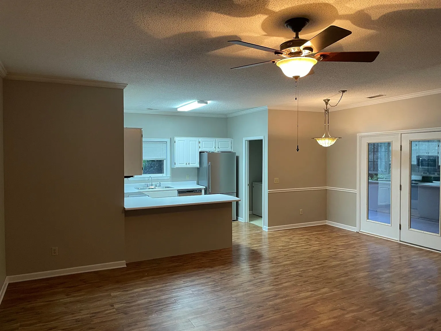 3 bed, 1227 sqft, $1,980 — Photo 3
