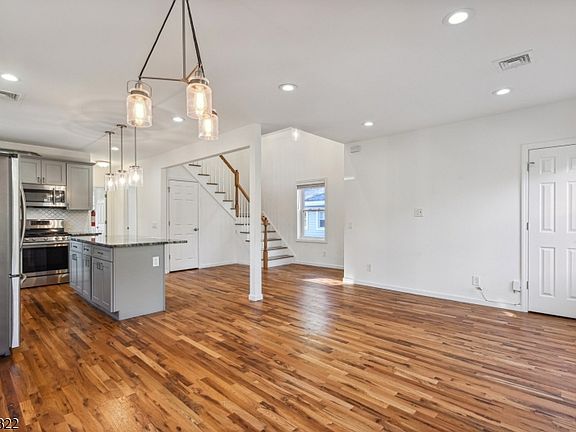 5th image of 43 Howe Ave Floor 2