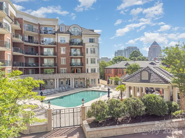 300 W 5th St APT 137, Charlotte, NC 28202