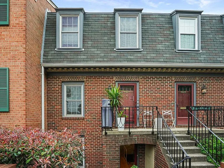 1654 Beekman Pl NW #A — Photo 2