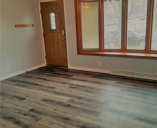 4th image of 321 E Doris Dr