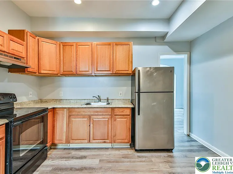 41 N 11th St #B — Photo 11