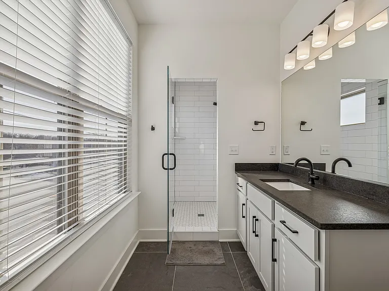 100 Thompson Ln #6 — Photo 31