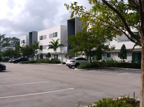 3050 NW 68th St, Fort Lauderdale, FL