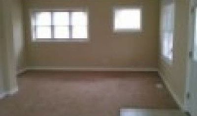 4th image of 1347 Queen Ave N
