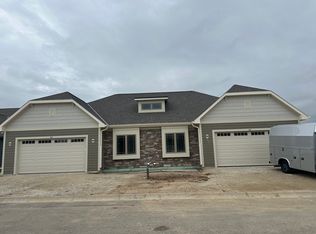 633 Lambert Ct, Slinger, WI 53086