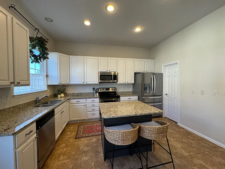 1652 Cherry Hills Ln — Photo 10