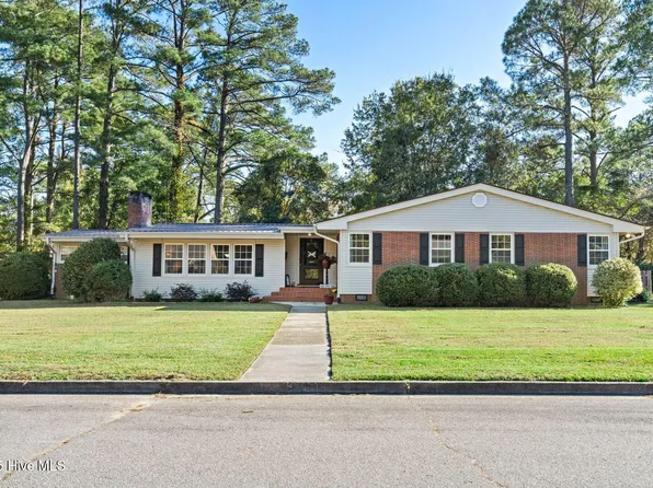 502 E Cavenaugh Street, Wallace, NC 28466