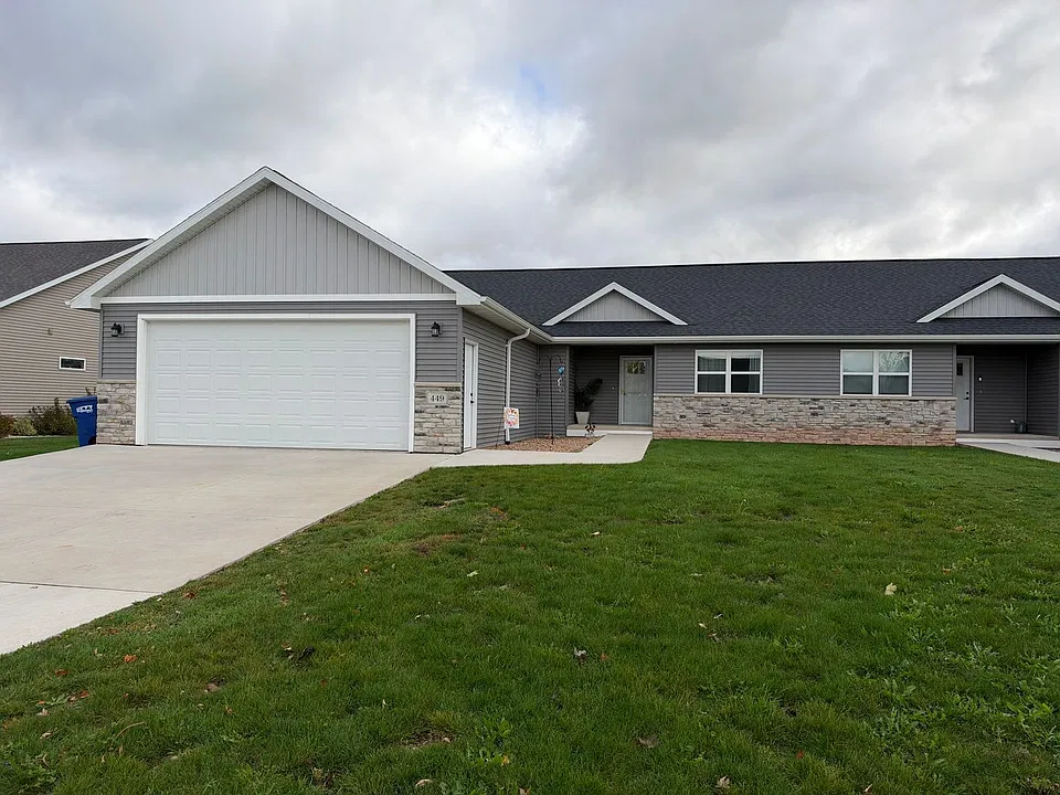 449 Longwood Ln