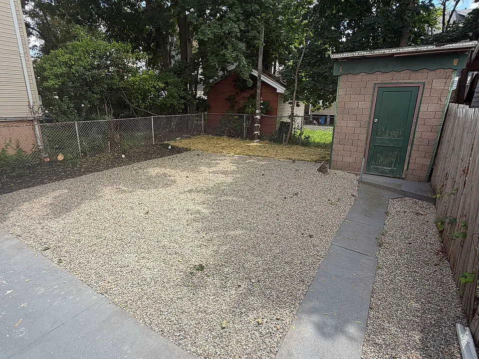175 Laurel Ave #3