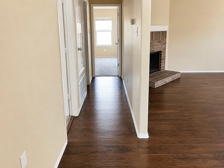 1921 Nightingale Dr — Photo 8