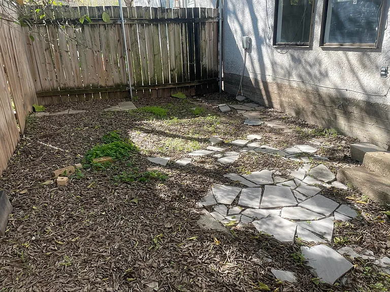 109 W Mockingbird Ln #4 — Photo 7