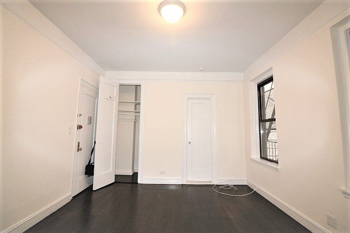 1st image of 22 W 77th St APT 37