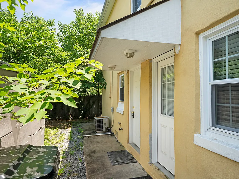 1115 Winchester St #D — Photo 28