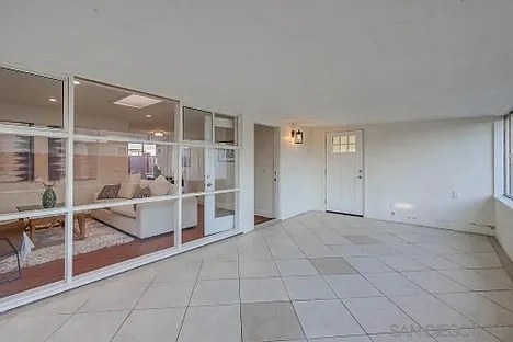 3 bed, 1032 sqft, $3,500 — Photo 2