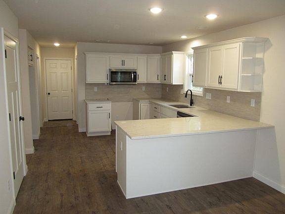 3rd image of 14216 Fairbanks St