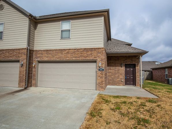 901 Oakwood Ln