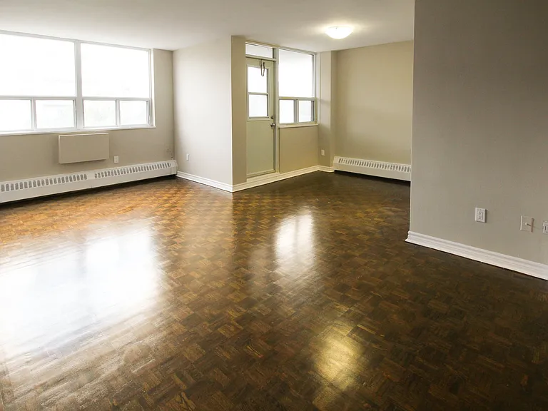 715 Finch Ave W — Photo 7
