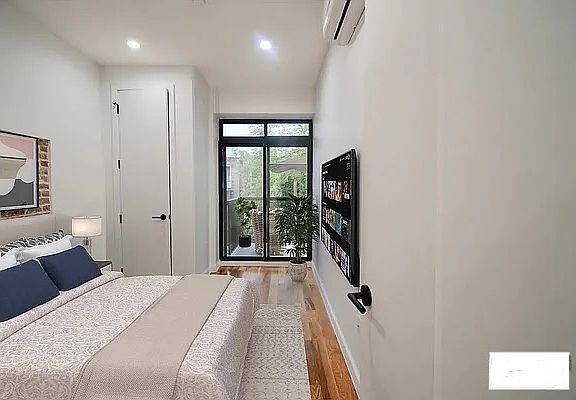 5th image of 309 Weirfield St #3