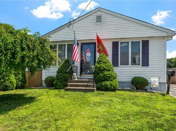 106 Apulia St, East Providence, RI 02914