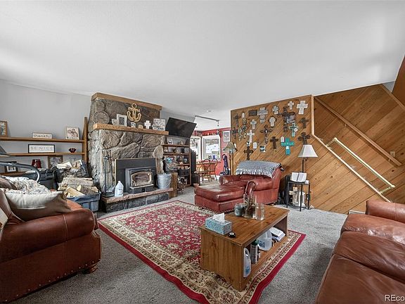 4th image of 240 Deer Road