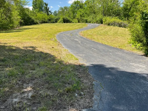 472 Rolling Hills Dr, Martinsville, IN 46151