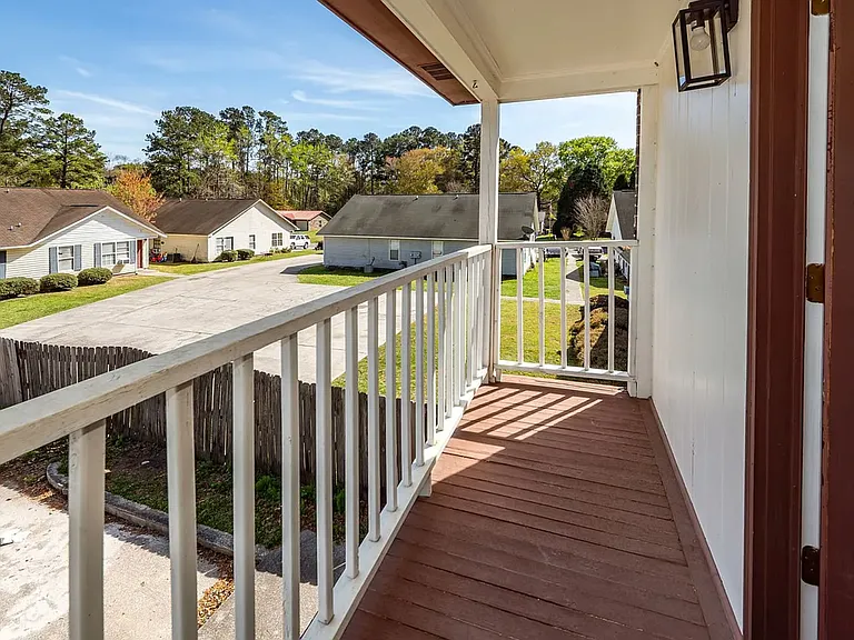 120 Colonial Ct — Photo 21