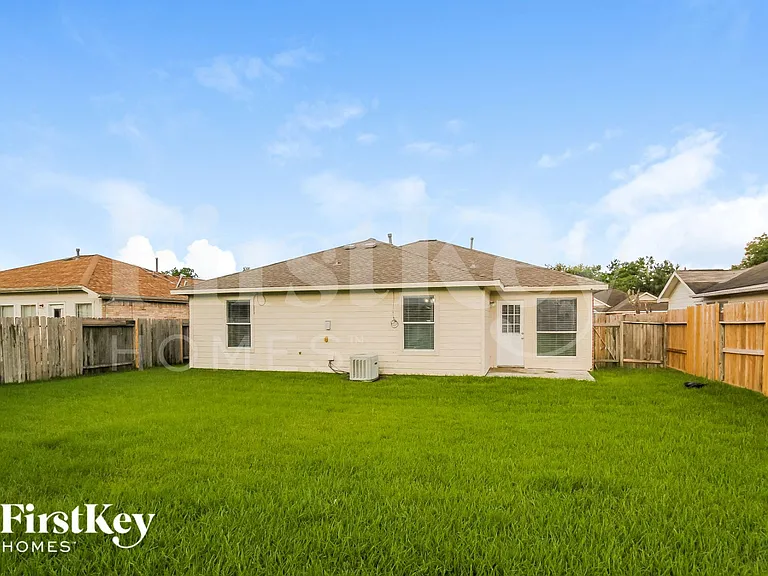 3218 Red Cedar Dr — Photo 15