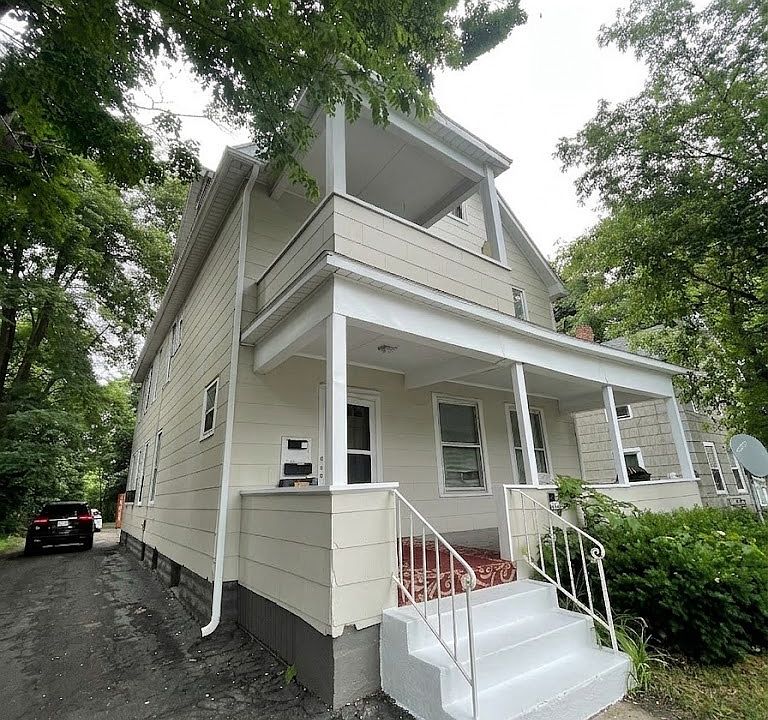 1st image of 10 Thorp St #2