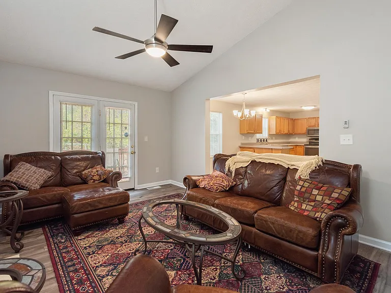 1560 Pheasants Glen Dr — Photo 18