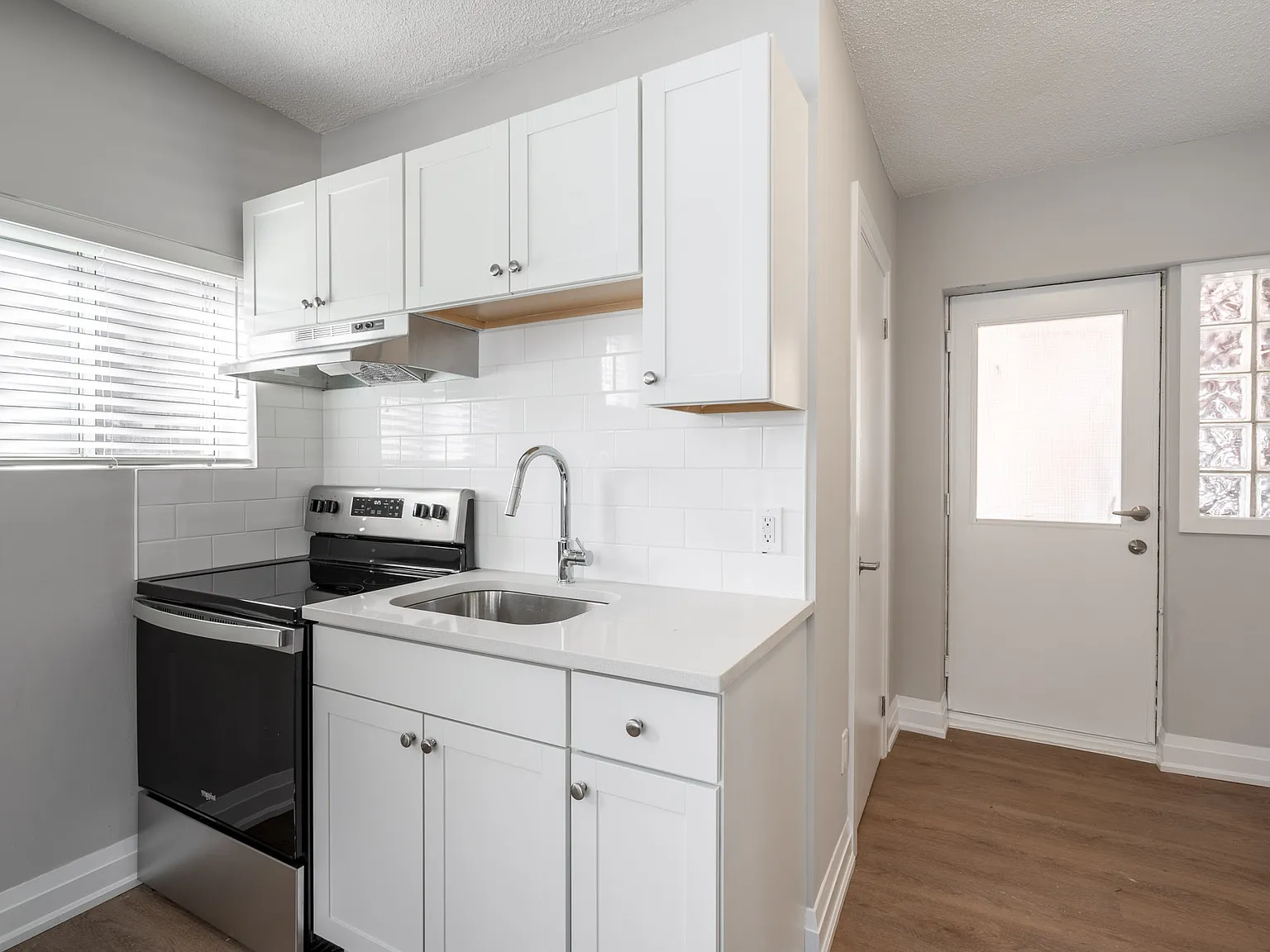 2 Bedroom Unit in Small walk up — Photo 4