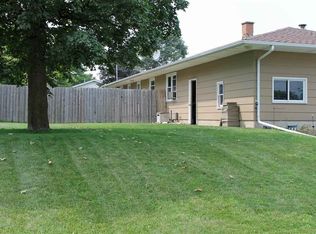 941 E Fayette St, Denver, IA 50622