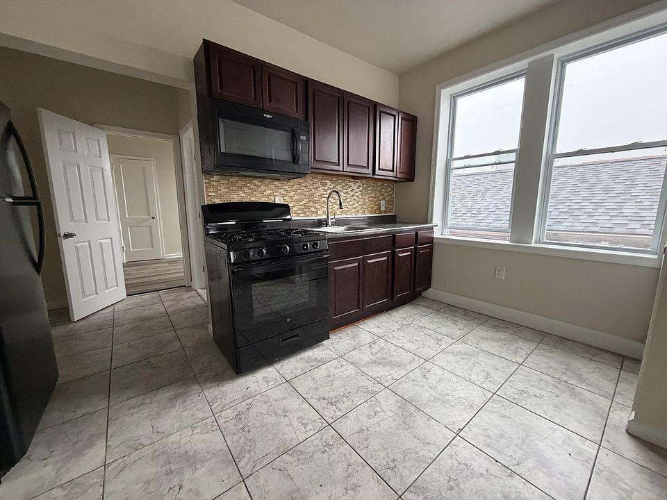 1st image of 361 Danforth Ave APT 19