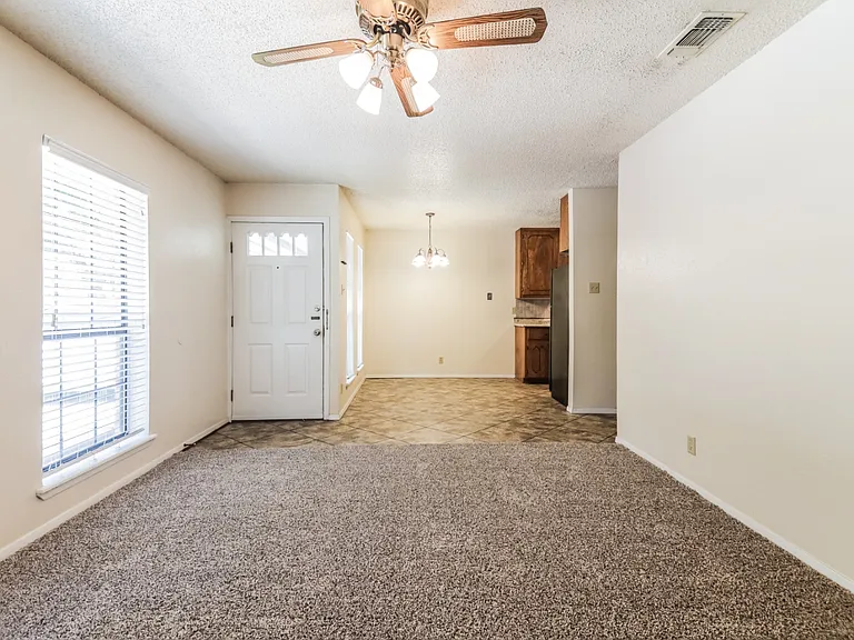 808-806 W Belden St #808 — Photo 7