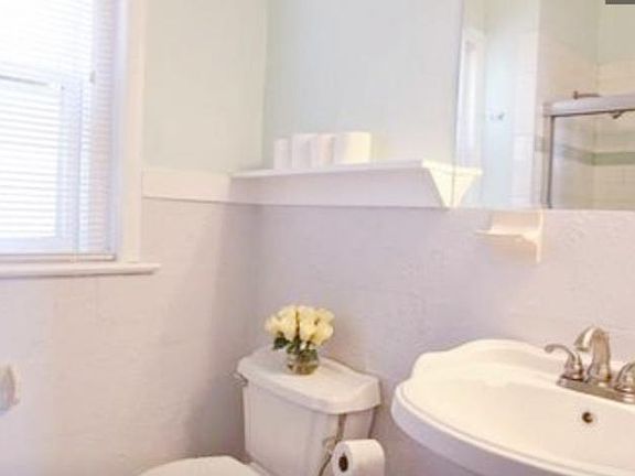 3rd image of 3209 Saint John Ave #2