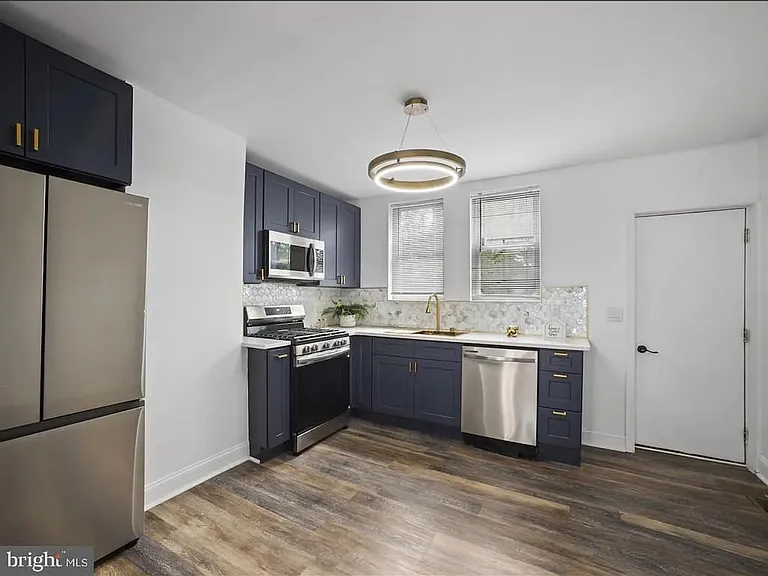 1817 Clifton Ave — Photo 4