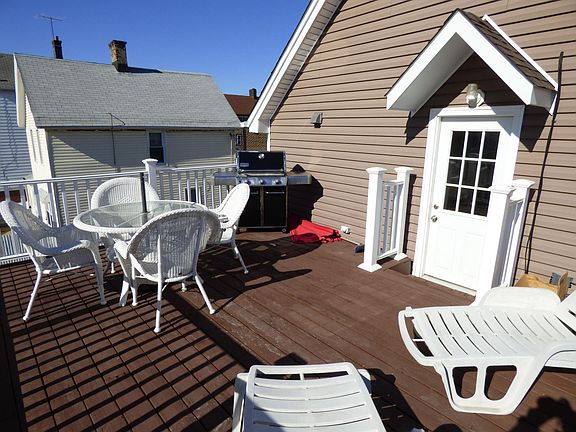5th image of 464 Meade St