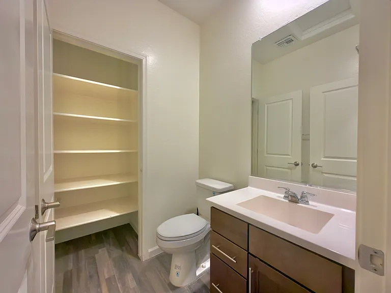 4523 N 92nd Ave — Photo 21